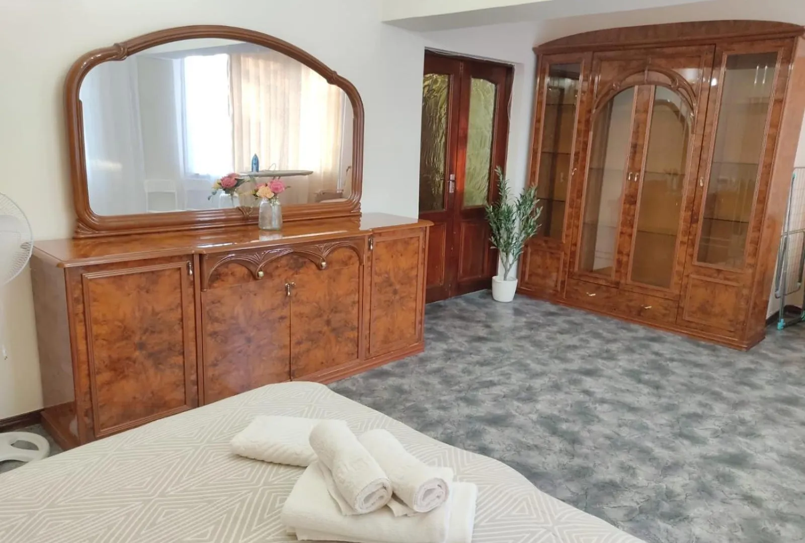 Like Home Apartments&Rooms Almaty